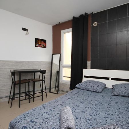 04 - Chambre Avec Lit Double Proche Paris Et Transports Wifi 圣但尼 外观 照片